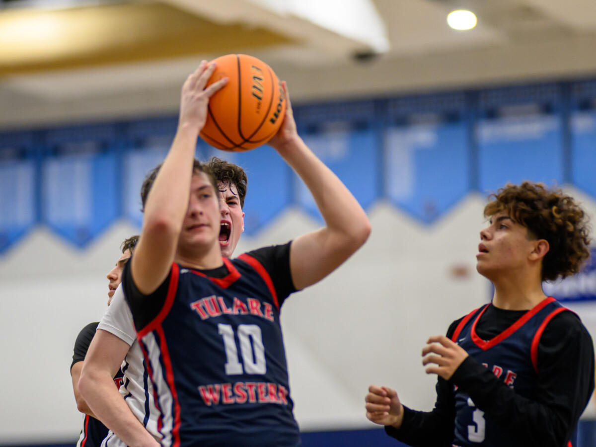 basketball-RHS-vs-TWHS-12-22-2025-59-of-67.jpg